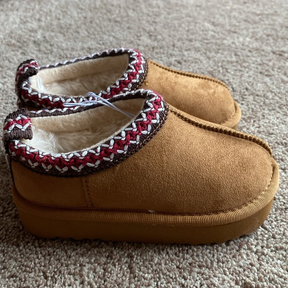 NWT Kids Slip On Slipper/Moccasin Shoe.
